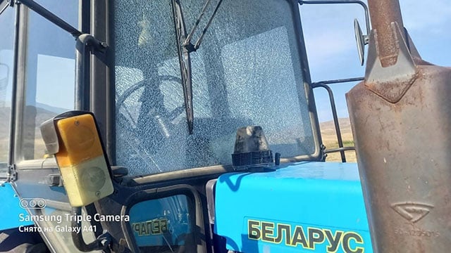 Азербайджанцы выстрелили в сторону тракториста