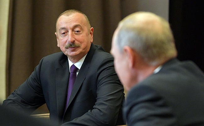 Накануне визита в Армению Путин провел телефонный разговор с Алиевым
