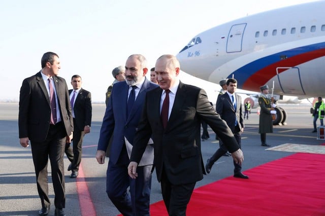 Пашинян встретил Путина в аэропорту «Звартноц»