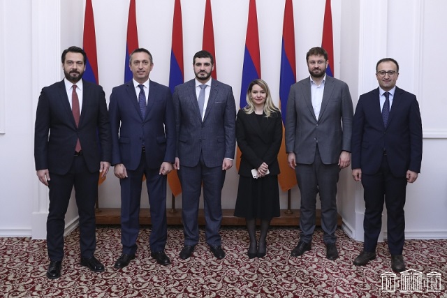Встреча с депутатами парламента Греции: подчеркнута важность развития эффективных взаимоотношений в сложные геополитические времена