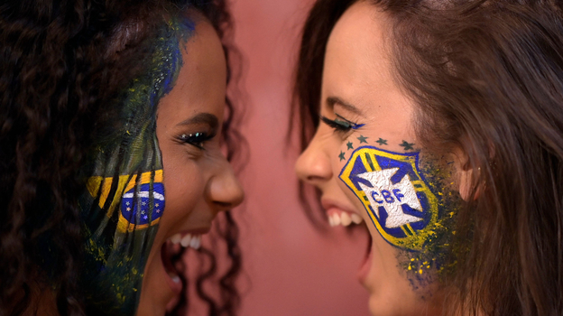 Мейкап для болельщиц. Сколько стоит авторский макияж в Бразилии перед ЧМ-2022. «Спорт-Экспресс»
