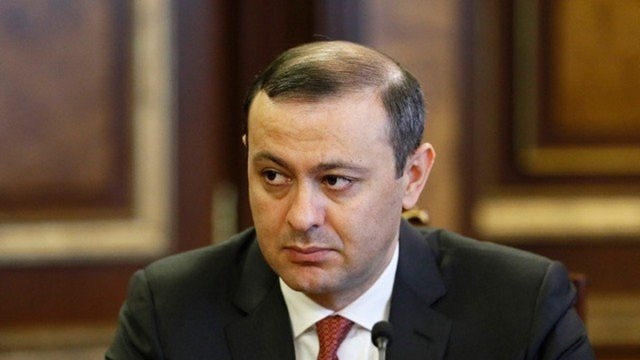 Секретарь Совета безопасности Армении уверяет, что исполнительная и законодательная власти проводят большую работу по скорейшему открытию Лачинского коридора