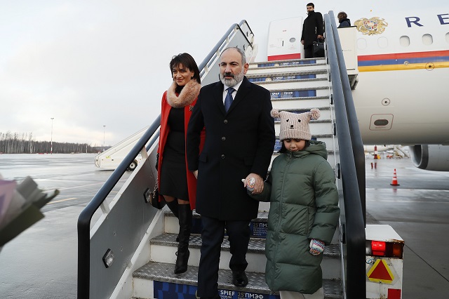 Пашинян прибыл в Санкт-Петербург