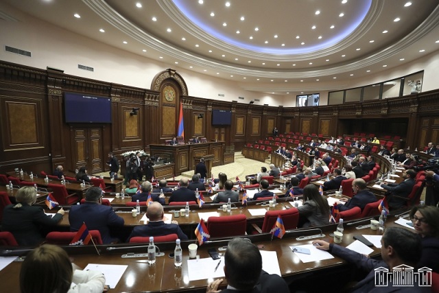 На внеочередном заседании парламент обсудил проект “Заявления НС РА в связи с заявлением парламента Азербайджана от 8 ноября 2022 г.”