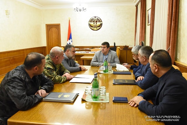 Араик Арутюнян провел рабочее совещание с участием руководителей силовых структур