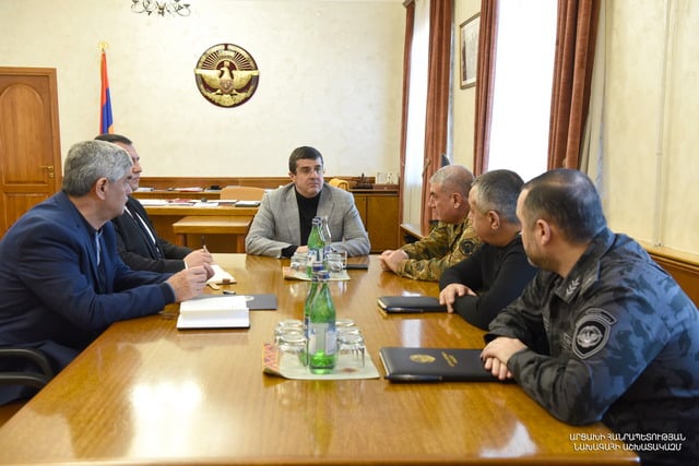 Президент Арутюнян провел совещание с участием руководителей силовых структур