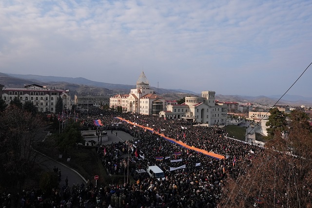 «Откройте дорогу жизни»: требование многотысячного митинга в НК. JAMnews