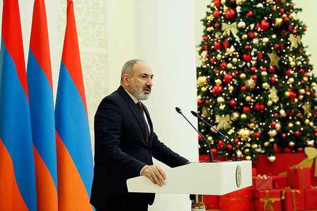 Премьер-министр Пашинян получает поздравительные послания по случаю наступающих праздников