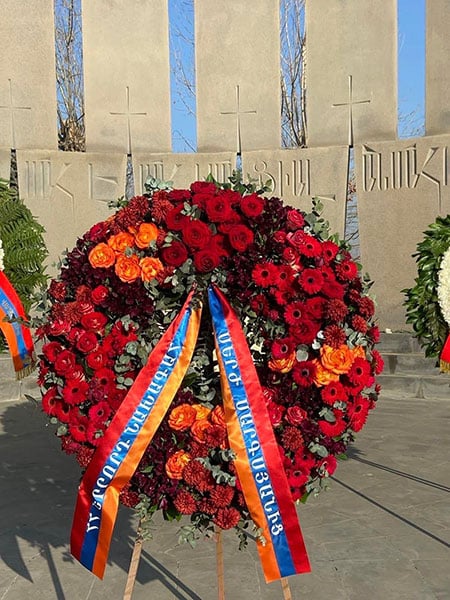 От имени третьего президента Республики Армения Сержа Саргсяна возложен венок в воинском пантеоне «Ераблур»