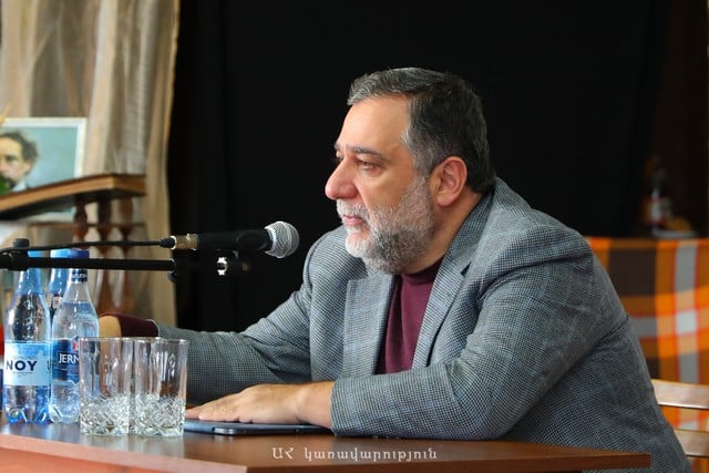 Отказаться от трехсторонней встречи было решением Армении. Рубен Варданян