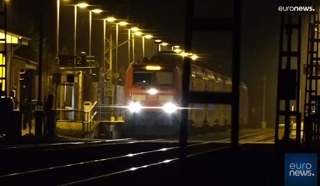 Нападение с ножом в поезде на севере Германии. Поезд оставался заблокированным в течение нескольких часов. Euronews