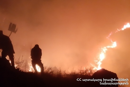 Пожар, вспыхнувший на горе возле водохранилища Мармарик, потушен