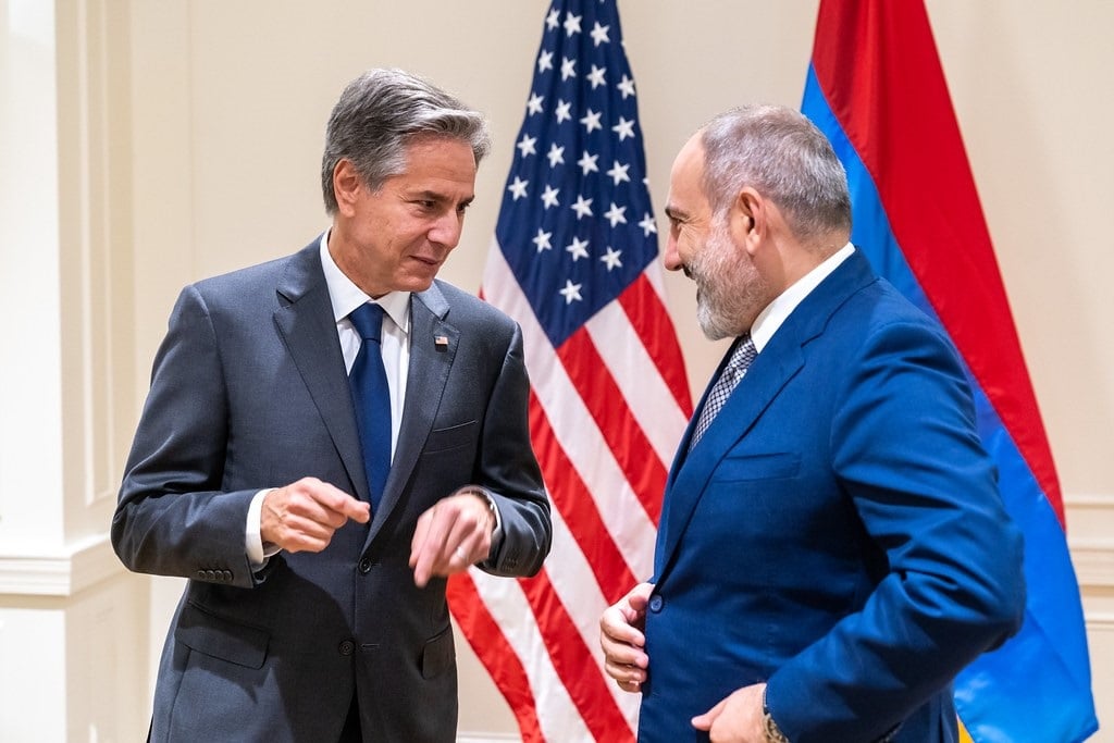 Пашинян и Блинкен обсудили шаги по возобновлению двусторонних переговоров с Азербайджаном