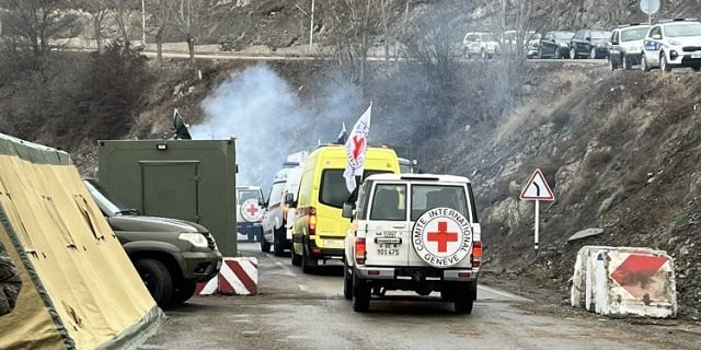 При посредничестве Красного Креста трое пациентов из Арцаха были перевезены в Армению