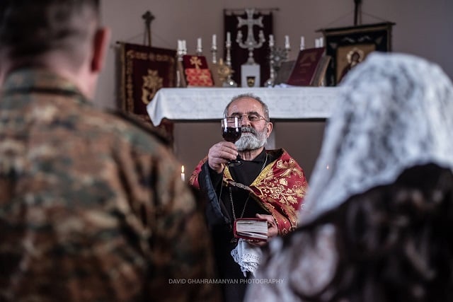 42-й день осады Арцаха. Венчание в церкви Степанакерта