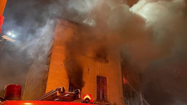 В армянской церкви Святого Спасителя в Стамбуле вспыхнул пожар. Есть жертвы