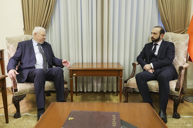 Мирзоян и Каспршик коснулись процесса урегулирования отношений между Арменией и Азербайджаном, развитий по проекту мирного соглашения