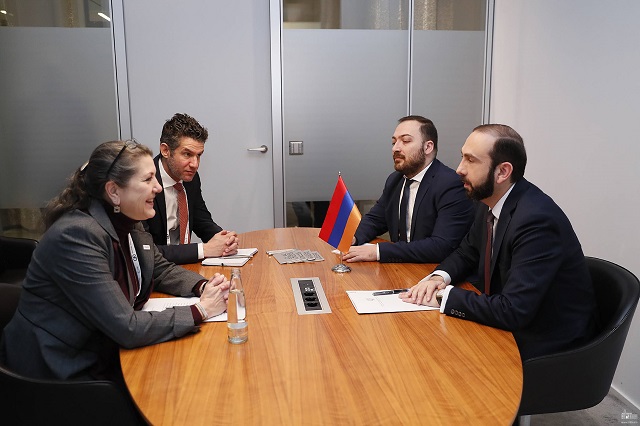 Арарат Мирзоян представил Эрин Элизабет Макки гуманитарные вызовы, с которыми столкнулось 120-тысячное армянское население Нагорного Карабаха