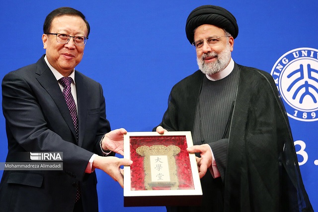 Президенту Ирана присвоили почетное звание профессора Пекинского университета. ИРНА