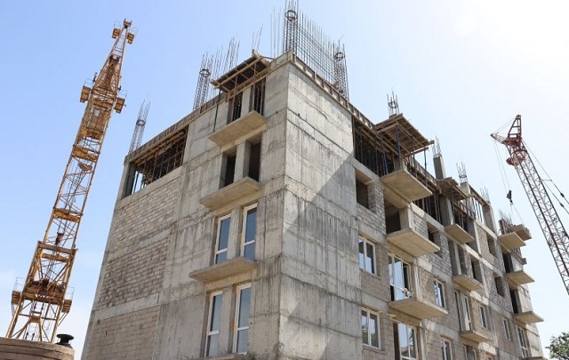 Из-за блокады в Арцахе остановилось строительство сотен жилых зданий: Министр градостроительства
