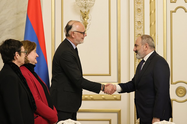 Никол Пашинян высоко оценил визит бывшего премьер-министра Франции в Армению, в Сюникскую область