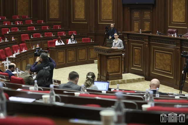 Парламент обсудил ходатайство Генпрокурора РА о даче согласия на возбуждение публичного уголовного преследования в отношении депутата Армена Чарчяна