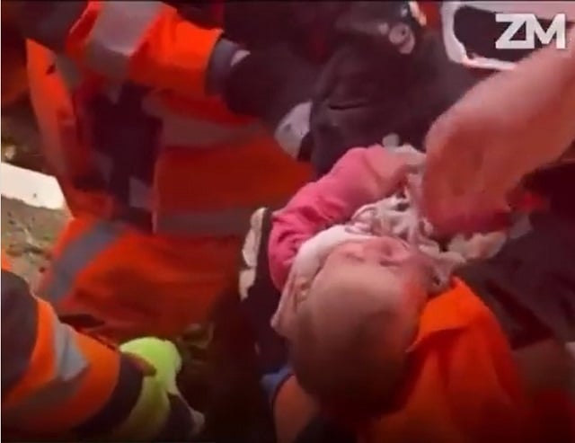 Маленький Вардан и его мама были спасены через 100 часов после разрушительного землетрясения
