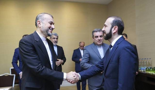 На встрече с министром иностранных дел Ирана Мирзоян подчеркнул необходимость немедленного прекращения блокады Нагорного Карабаха со стороны Азербайджана без предварительных условий