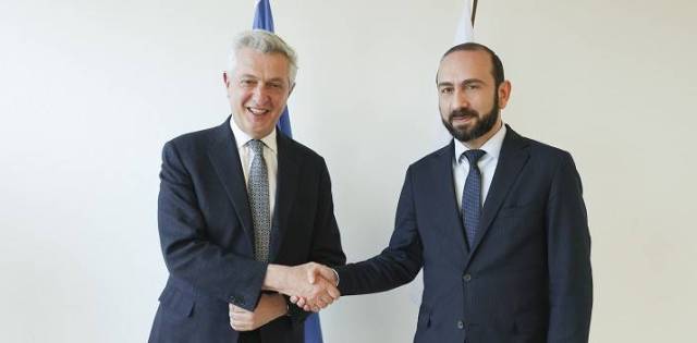 Министр иностранных дел Армении и Верховный комиссар ООН по делам беженцев обсудили необходимость урегулирования сложной гуманитарной ситуации в Нагорном Карабахе из-за блокирования Лачинского коридора