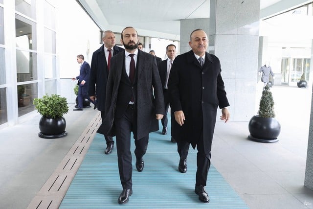 Армения протянула руку дружбы Турции в трудный момент. Чавушоглу