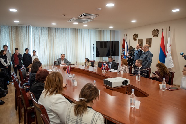 «Нам нужно делать все, чтобы никто не был забыт и все великие дела оставались в истории и памяти поколений». В Доме Москвы в Ереване прошли мероприятия, приуроченные к годовщине блокады Ленинграда