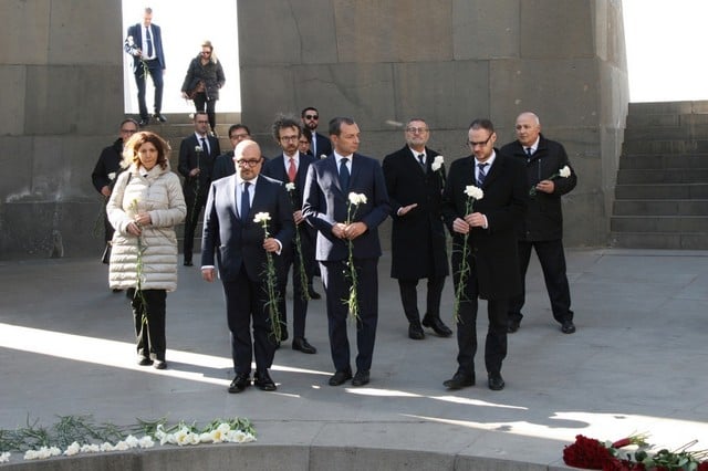 Министр культуры Италии почтил память жертв Геноцида армян