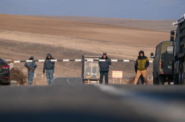 Алиев предложил установить контрольно-пропускные пункты на армяно-азербайджанской границе