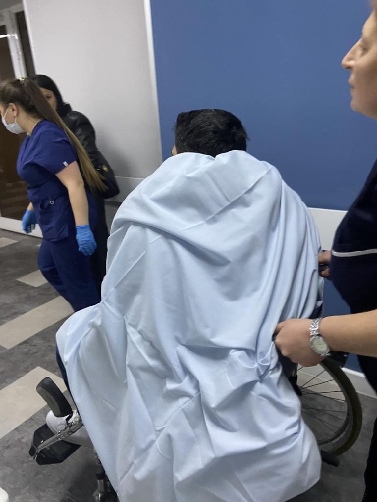 Ален Симонян поскользнулся и повредил локоть. Он находится под наблюдением врачей