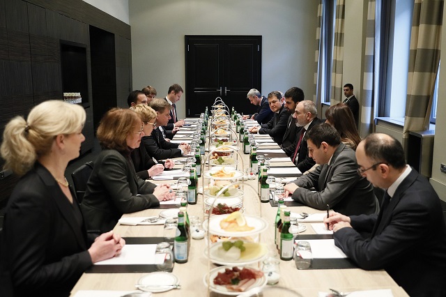 Пашинян провел встречу с членами группы дружбы Германия-Южный Кавказ Бундестага ФРГ