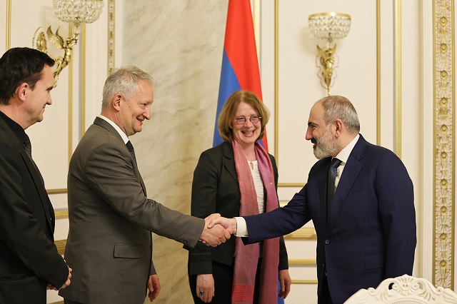 Пашинян отметил, что Армения придает большое значение партнерству с Германией, и состоявшийся вскоре после его визита в ФРГ (2-3 марта) визит делегации Бундестага в Армению свидетельствует о динамичном развитии отношений между двумя странами