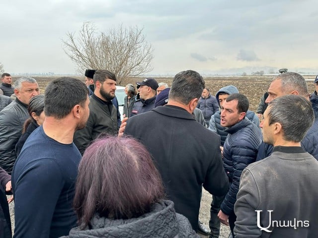 Спустя неделю после акции протеста Сурен Папикян и военный прокурор приняли отца погибшего от ожогов солдата