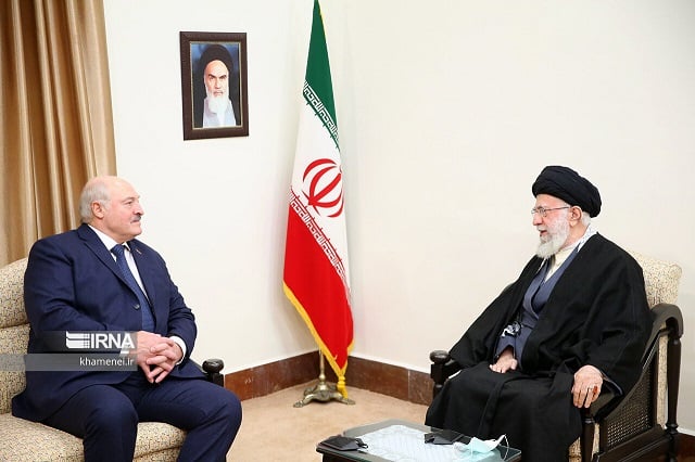 Находящиеся под санкциями США страны, должны работать вместе, чтобы нейтрализовать их. Аятолла Али Хаменеи —  Александру Лукашенко. ИРНА