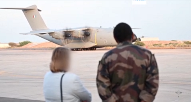 Судан: эвакуация по земле и воздуху. Euronews