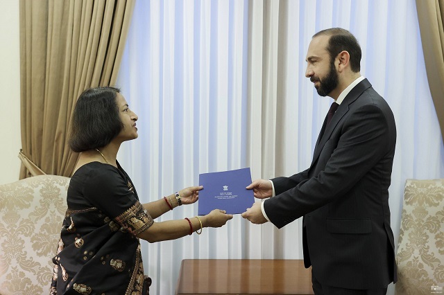 Мирзоян с новоназначенным послом обсудил перспективы развития многогранных армяно-индийских отношений
