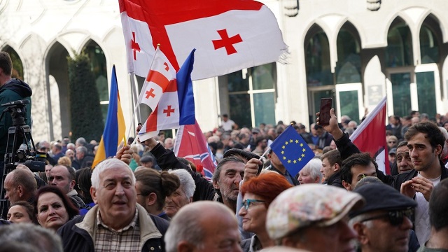 Страна развивается в неправильном направлении, считают 62% населения Грузии — соцопрос. JAMnews