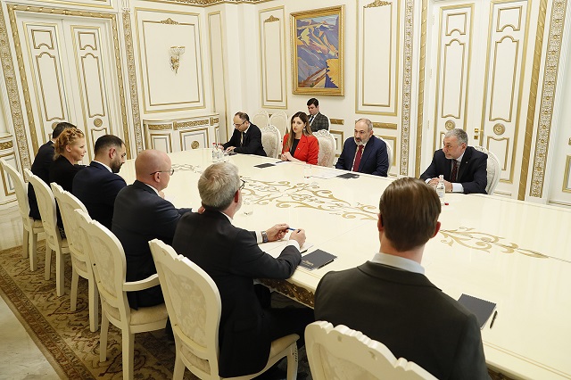 Пашинян обсудил с депутатами парламента Швеции повестку сотрудничества