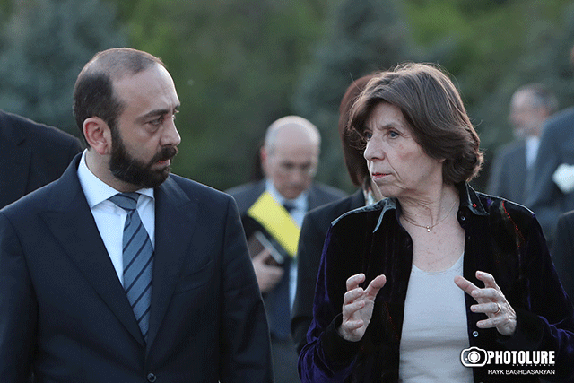 Арарат Мирзоян и Катрин Колонна посетили Мемориал памяти жертв Геноцида армян