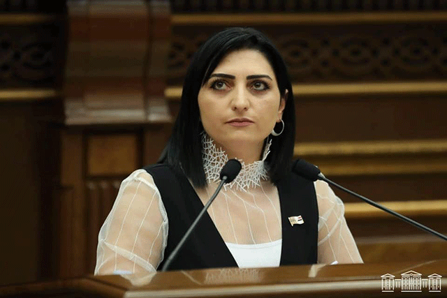 Призываю дать публичную оценку очередному преступлению Азербайджана, а также приложить посреднические усилия для разблокировки единственной дороги, соединяющей Арцах с Арменией и всем миром. Тагуи Товмасян