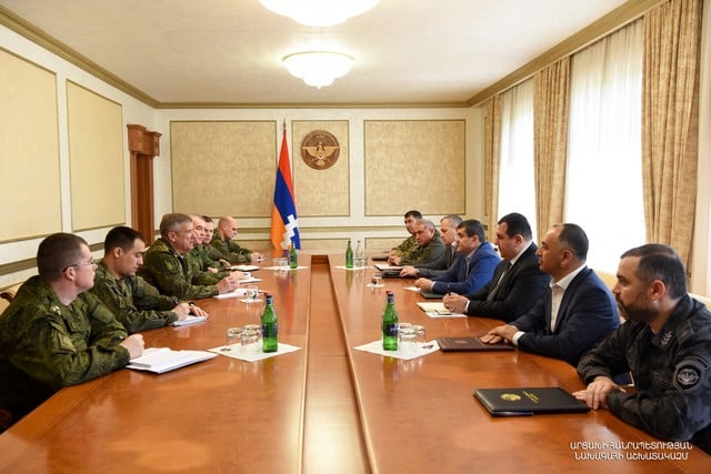 Араик Арутюнян, приветствуя новоназначенного командующего, подчеркнул роль российских миротворческих сил в деле обеспечения безопасности народа Арцаха и стабильности в регионе в создавшейся военно-политической ситуации