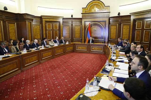 Был обсужден проект среднесрочного плана расходов на 2024-2026 гг., основные принципы предложения программы среднесрочных расходов на 2024-2026 гг., расходные рамки программы, ключевые направления программы правительства Армении