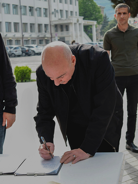 Аркадий Гукасян и Бако Саакян присоединились к сбору подписей, инициированных молодежным движением «Нет этническим чисткам Арцаха»