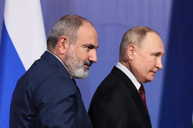 Обсуждаются планы по встрече Путина и Пашиняна. Песков