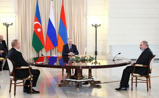 Между Алиевым и Пашиняном произошла словесная перепалка по поводу «коридоров»