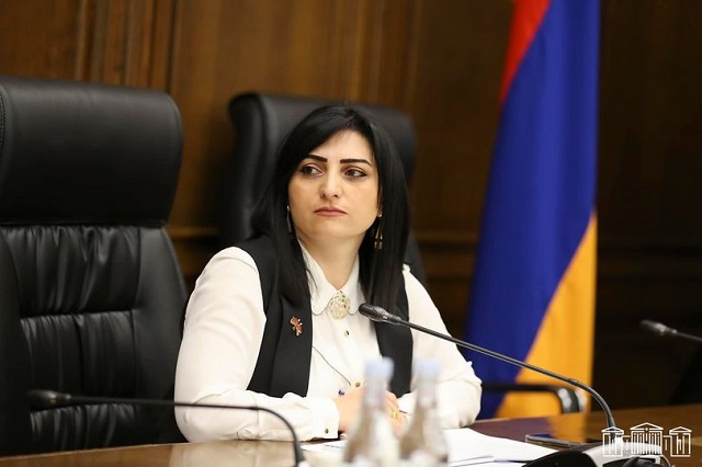 Почему вы оставляете за собой право говорить от имени армянского народа, сдавая Арцах Азербайджану? Тагуи Товмасян — Пашиняну